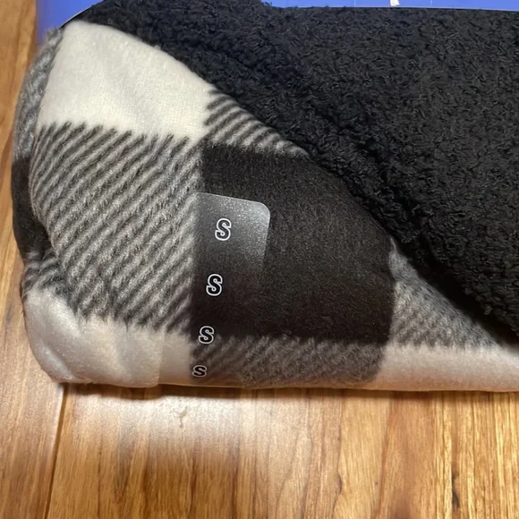 Sleep Chic Fleece Pants & Socks Set - Picture 4 of 8